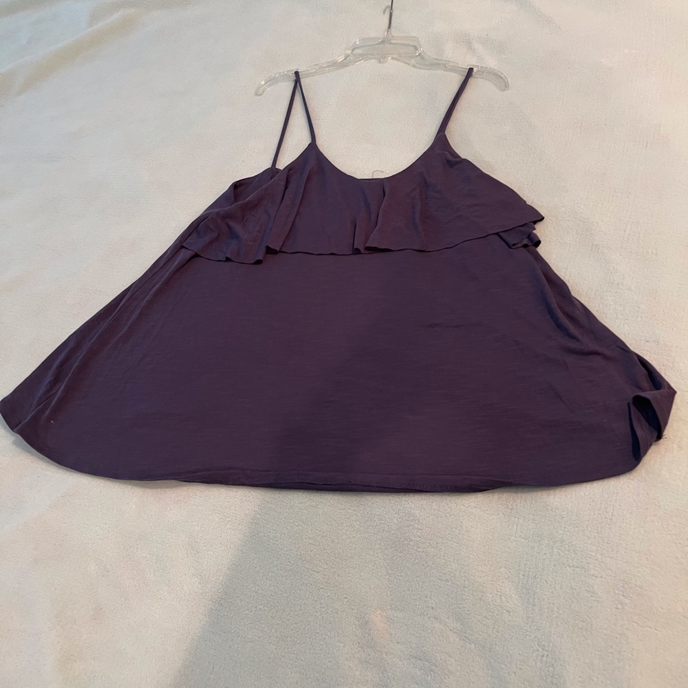 RO + DE Ruffle Tank